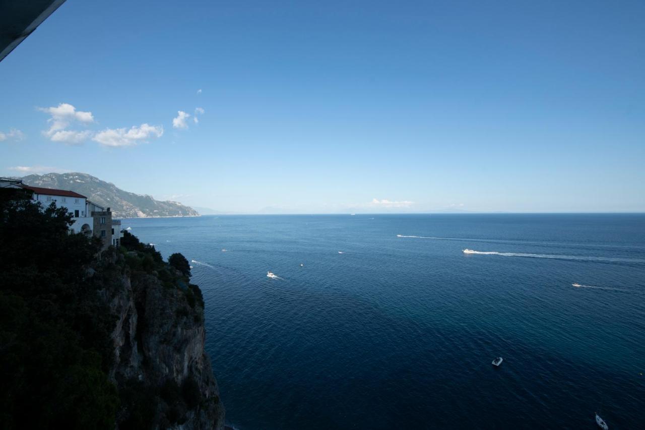 Hotel La Ninfa Amalfi Bagian luar foto