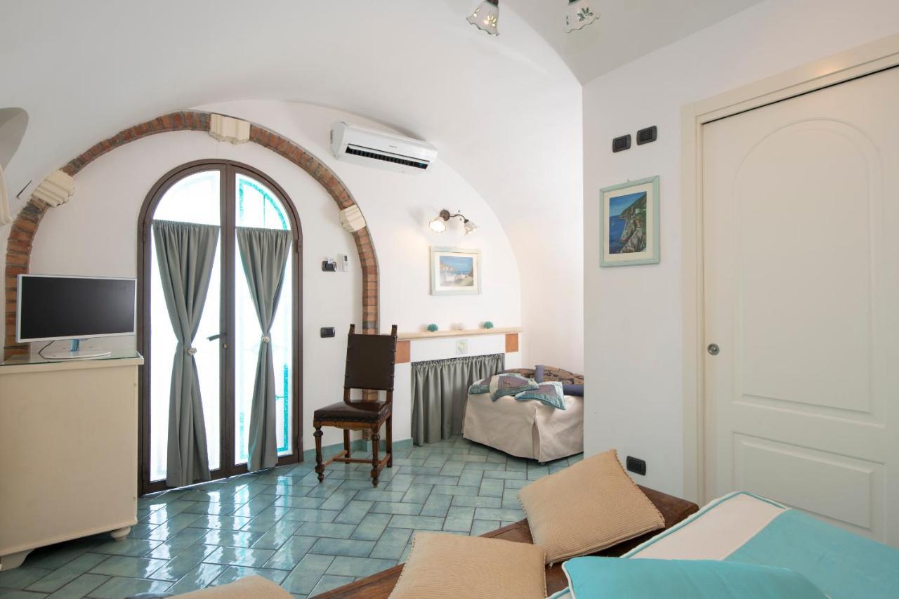 Hotel La Ninfa Amalfi Bagian luar foto