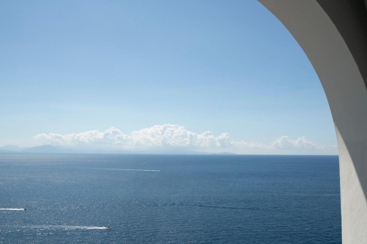 Hotel La Ninfa Amalfi Bagian luar foto