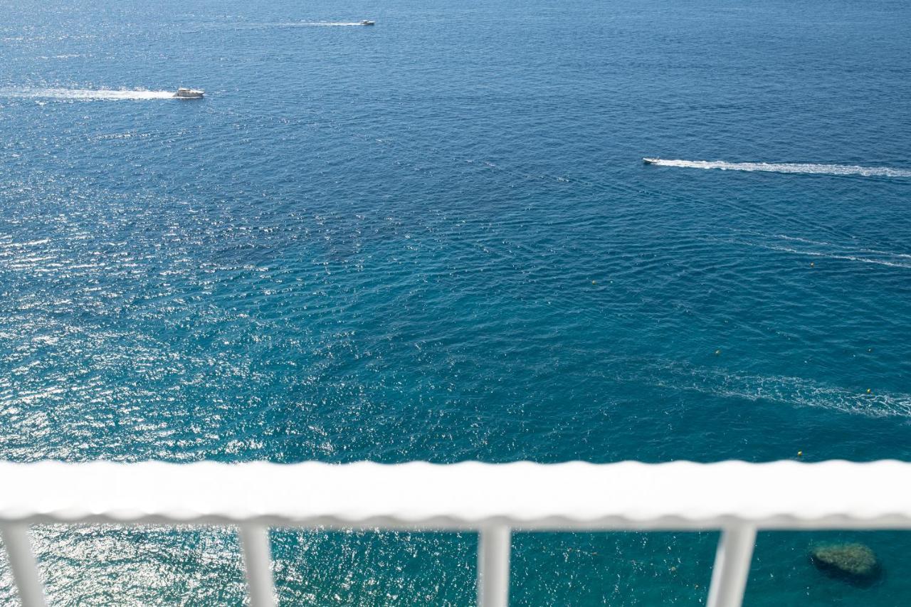 Hotel La Ninfa Amalfi Bagian luar foto