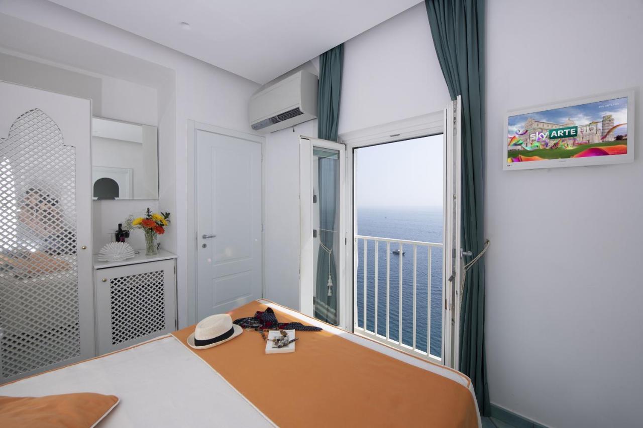 Hotel La Ninfa Amalfi Bagian luar foto