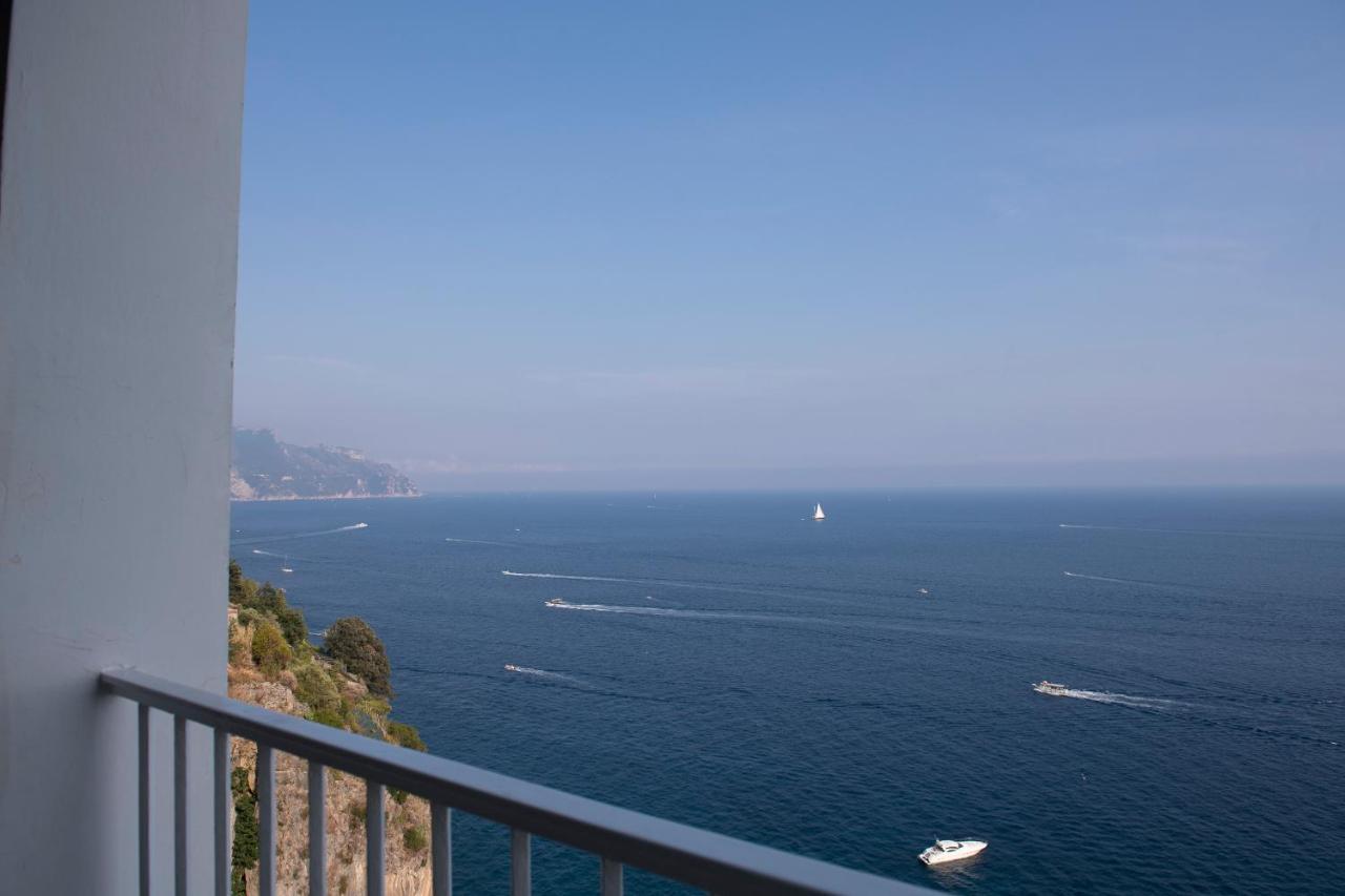 Hotel La Ninfa Amalfi Bagian luar foto