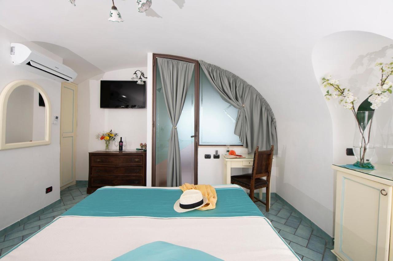 Hotel La Ninfa Amalfi Bagian luar foto