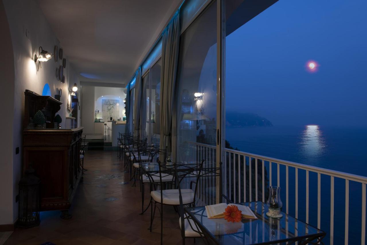 Hotel La Ninfa Amalfi Bagian luar foto