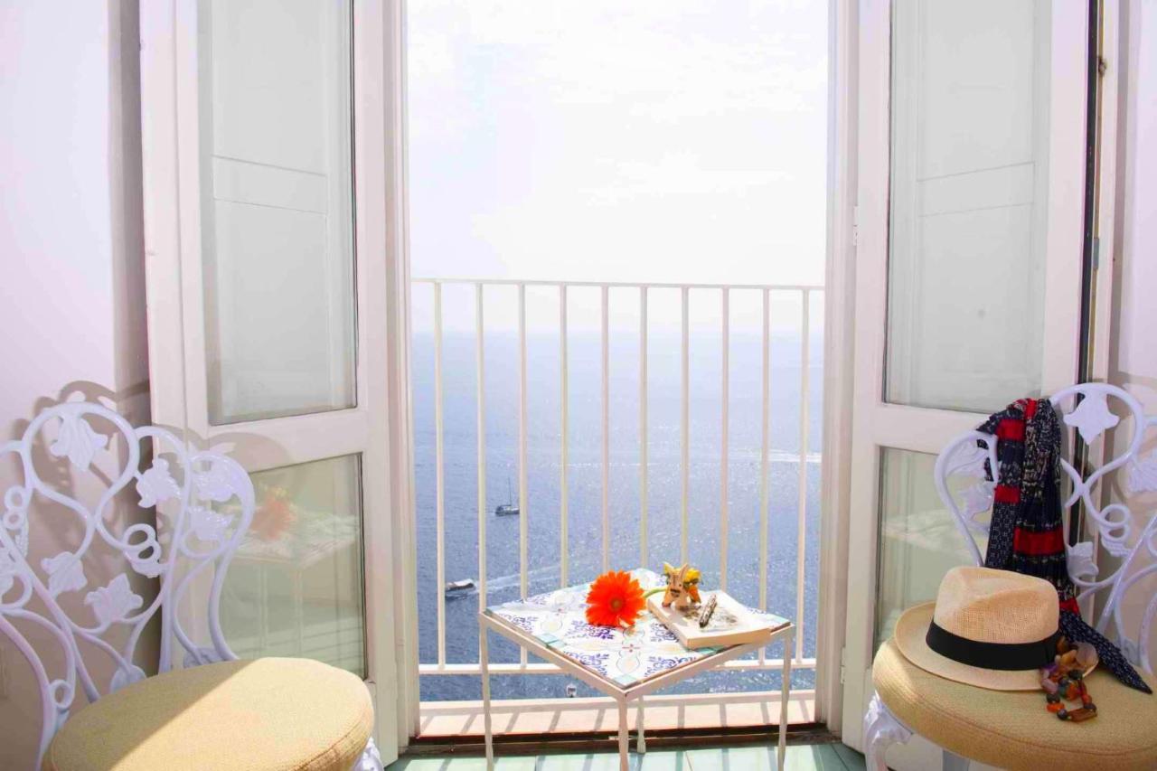 Hotel La Ninfa Amalfi Bagian luar foto