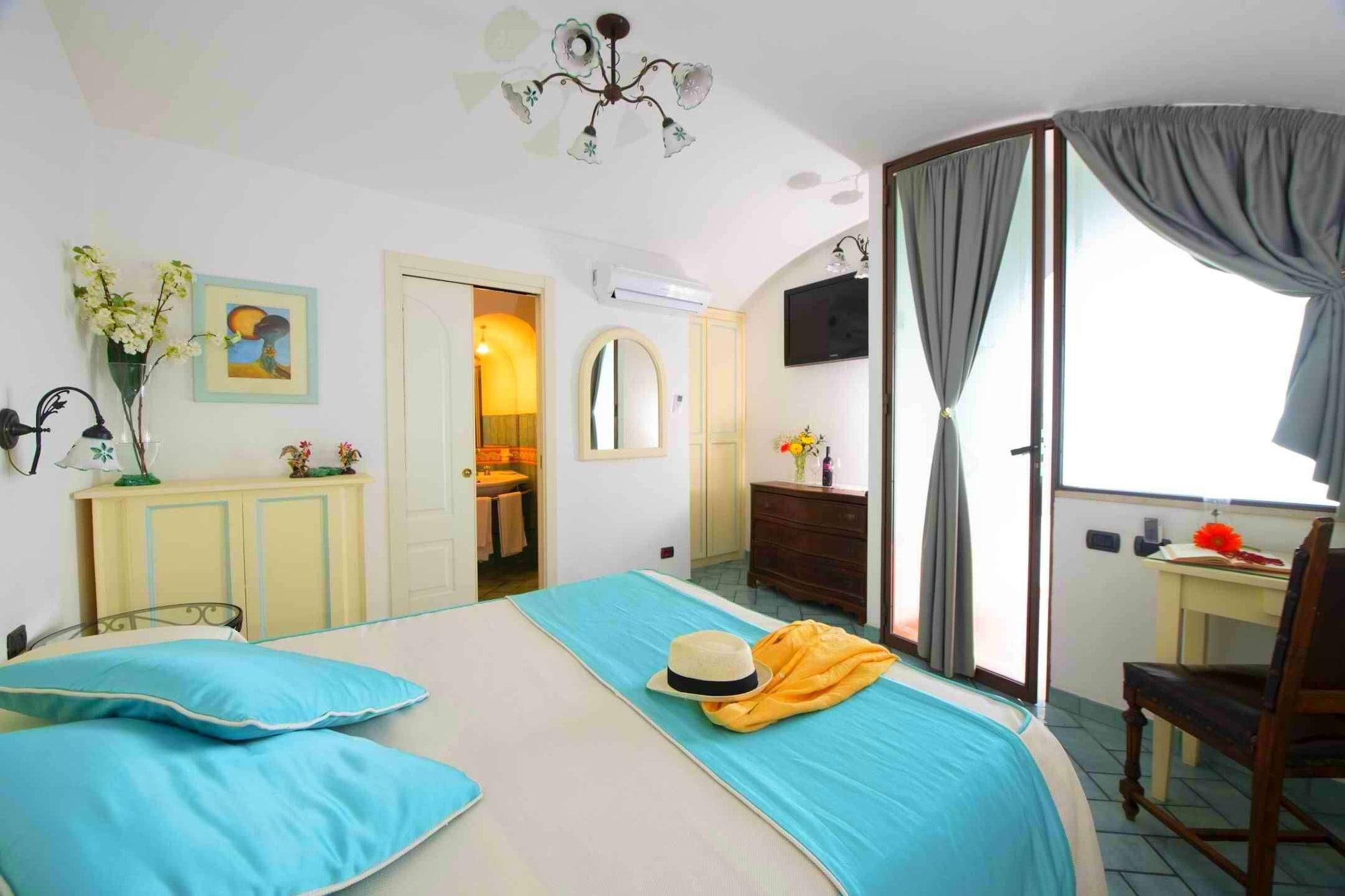 Hotel La Ninfa Amalfi Bagian luar foto