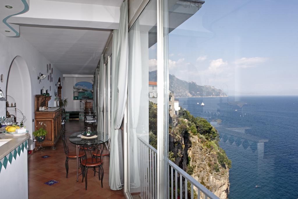 Hotel La Ninfa Amalfi Bagian luar foto